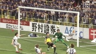 「なんだそれすごい！」柏FWの“アニメ級オーバーヘッド弾”にファン熱狂！「今季レイソルのベストゴール」伊東純也＆関根大輝も笑顔