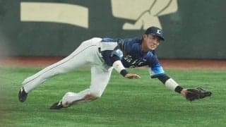 敵も舌を巻く“超絶美技”に「カッコよすぎて惚れる」　チームを救った衝撃ダイブは「メジャー級」