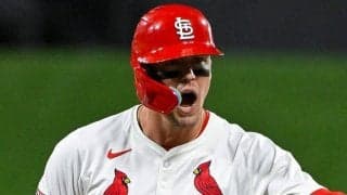 ヌートバー、4年連続2桁HR達成！　鈴木誠也の前で華麗な10号2ラン、本拠地ファン歓喜