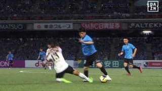 「何じゃそりゃ！」川崎Fの“絶対に取れないダブルタッチ”連発にファン大興奮「理不尽アニメみたい」「置き所が深すぎる」宮城天＆大島僚太が魅せた瞬間