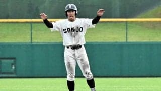 9回裏、絶妙セーフティー　王者相手に意表突く　帯広三条・湯佐主将