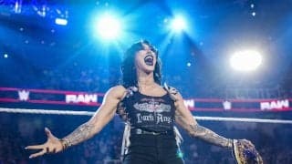 “最恐”美女レスラー、すっぴん姿で“神ファンサ”動画が話題…涙ぐむファンを長時間ハグ「本当に優しい」「謙虚な人だ」