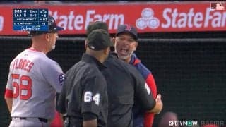 なぜ？レッドソックス指揮官が突如“激昂” 審判に詰め寄り約40秒も猛抗議…走塁死巡り不服か “異例”2戦連続退場劇に球場騒然