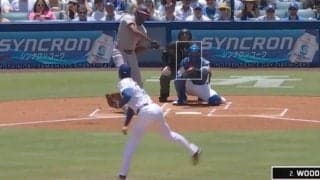 ウソでしょ…？ 大谷翔平、軽く投げて“まさかの光景”「いきなり？」“予想外のボール”に打者が動けなくなる「ドン引きやん」