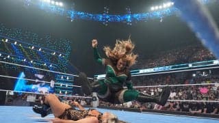 「危なすぎる」120キロ“超重量級”女子が大暴れ…投げっぱなしパワーボム→追い討ちドロップで金髪美女“大の字”に「普通にケガする」