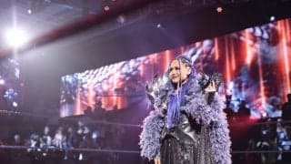 「なんて美貌だ」人気日本人女子レスラー、モノクロでも“超ド派手”最新ビジュアルが大反響…挑発的な“編み込みスタイル”にファン興奮