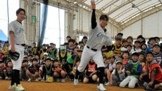 元阪神の糸井さんらがキャッチボール教室　丸亀市で子どもら指導