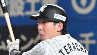 ロッテでブレイク中のキャッチャー・寺地隆成は「縦振り」で打撃好調　手本にしている名バッターの名も挙げた