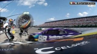 「交通事故じゃん」空飛ぶタイヤ…ピットクルーが轢かれるアクシデント 米レースで起きた衝撃の瞬間