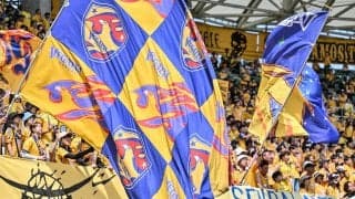 ユニもモデルも｢反則レベルにカッコ良すぎる｣J2仙台の今夏限定“夜空に天の川”が輝く七夕ユニフォームが話題！｢エンブレムを貫く一本線、良いよね…｣の声