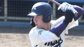 ドラフト注目の「打てる捕手」明治大・小島大河はプロでもマスクを被れるのか 打撃は超一流も問われる守備力