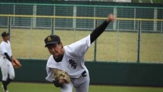 世代屈指の高校生左腕が初戦から登板！打者1人を三振に打ち取り、観衆を沸かせる