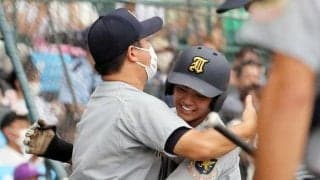 深紅の大優勝旗が初の白河越え　勝利を決定づけた満塁ホームラン