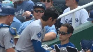 MLBで最も忙しい男？大谷翔平、“二刀流”準備→小走りで打席に向かう様子が話題「本当にマンガの世界」