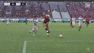 「敵ながら感激」鈴木優磨、豪快過ぎるツイスト反転シュートが話題「身体ねじ切りしそう」「質が高すぎる」完璧裏抜けからの圧巻フィニッシュワークの瞬間