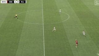 「すげぇ」「鈴木優磨うめーんだよ」走りながらのビタ止めトラップに喝采「うますぎて横転」ロングフィードを完璧におさめる超絶テクが話題に