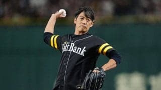 反町隆史が始球式に登場　大歓声→ストライク投球に場内どよめき、王会長も拍手