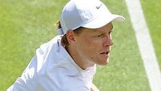  シナー 快勝でウィンブルドン初戦突破 