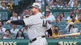 71歳の伝説助っ人が「変わらんのすごない？」　甲子園に電撃登場…SNS騒然「よだれ出る」