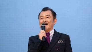 【帝王賞】吉田鋼太郎“推し馬”ミッキーファイトの快勝に感激！表彰式で笑顔の握手