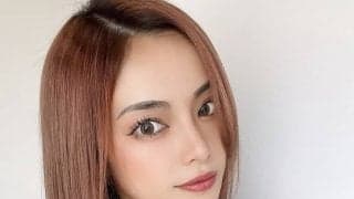 ｢ビジュ爆発しすぎ｣｢べつじーん｣噂の美人すぎるW杯サポーター、ウエストの“タトゥー”チラ見せ！圧倒的オーラのステージショットが沸騰