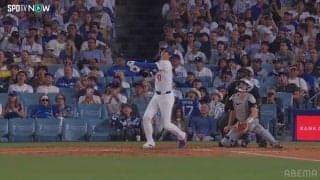 現地ファンも『確信』！視線で分かる大谷翔平の本拠地30号特大アーチ 抱き合って歓喜する様子に視聴者もホッコリ