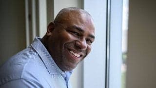 “史上最悪の契約”で四半世紀後も1.7億円　批判殺到も…62歳OBは余裕の笑顔「怒らないで！」