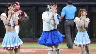 「誰かと思ったら…」　美女チアを“圧倒”するキレキレ…56歳に騒然「年を感じさせない」