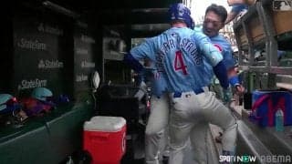 鈴木誠也&PCA、仲良しコンビがベンチで大はしゃぎ　胸アツな光景にファン注目「いちゃいちゃしてるw」「可愛すぎるw」