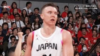 「パワフルすぎる！」ホーキンソンの“鬼神フィジカル”にSNS騒然「囲まれてたのに」「頭が上がらない」３人相手にボール死守の瞬間【バスケ男子日本代表】