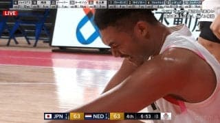 危険！ 膝が下腹部に直撃…日本期待のSFジェイコブス晶が悶絶「モロじゃん！」「オランダはラフだな…」「これは痛い」ファンも心配