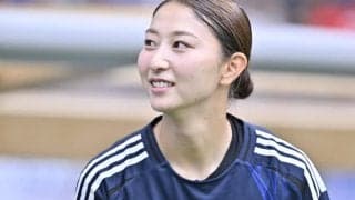 ｢緑似合いますね｣｢赤が似合うよ｣大論争！なでしこ美人MF｢赤→緑｣移籍で初披露した新天地ユニ姿に｢印象が変わる｣｢流石にショック｣｢何でも似合う｣の声