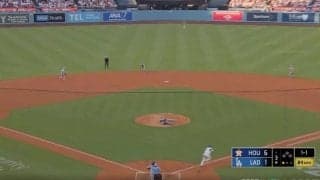 一体、何が起きた？ 大谷翔平、投手直撃で“まさかの光景”「どういうこと？」 “謎の打球”が相手野手に飛んでいく「珍プレー行き」