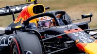 「彼はクルマの中に何かを見つけつつある」Q2敗退、11位スタートもチーム首脳は角田裕毅を擁護　失意の本人が絞り出した言葉は「クルマ側にもまだ伸びしろがあるはず」