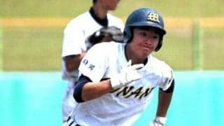 隙あれば次の塁へ…打席でも足でかき回すエース　御殿場南・小林投手