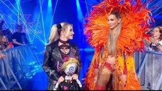 “ゴスロリ美女×幸子風レジェンド”女子レスラー、異色すぎるタッグのド派手入場シーンにファン困惑「さすがの衣装」「一番の美人」