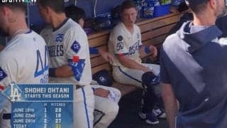 ベンチで何が…？ 大谷翔平のボールで“異変”「痛えよ！」「ヤバいなw」ド軍捕手が一瞬見せた“表情”が話題に「大谷さんすげえな…」