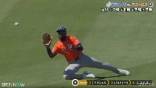 フリーマンのヒットが「盗まれた」 ア軍外野手のダイビングキャッチにX騒然 ド軍本拠地は凍り付く
