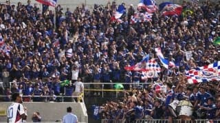 残念な出来事で｢前半終了まで観客の入場が終わらなかった｣横浜ダービー、｢どこに行ってもマリノスを応援している｣退団エース“決勝ゴール後”の涙