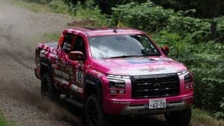 XCRラリーカムイ：2台の三菱トライトンが奮闘
