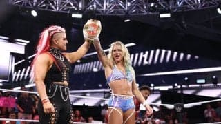 一体、何が？ “美女×野獣”仲良し女子タッグが“ありえない誤爆”で大の字に…交通事故級アクシデントに「見事な連携だった」ファンは皮肉