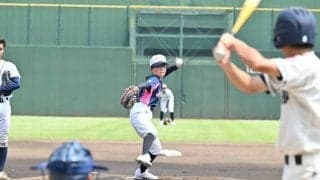 歓声受け「百点満点」の始球式　春日部さくらの村上ひまわりさん