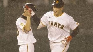 自力V消滅が迫る中…巨人22歳内野手は「希望の光」、雨中の豪快なプロ初アーチをレジェンドOBも絶賛　「ホームランバッターの特徴、持っている」