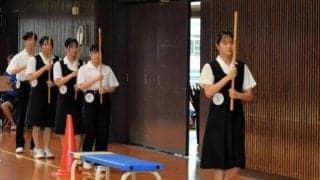 甲子園でプラカード掲げる「式典誘導係」選考会　男女132人が参加