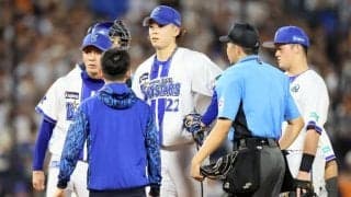 わずか2球で緊急降板…DeNA入江にアクシデント　捕手・山本が異変を察知、場内騒然