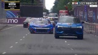 デカっ…大型SUVがレーシングカーを“先導” 珍しいシボレーの爆走シーンに「ペースカーなんですか？」注目殺到