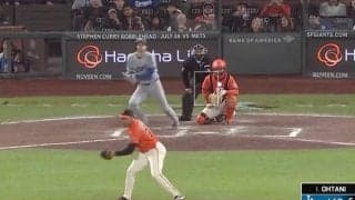 球場騒然！ 大谷翔平、バット破壊で“想定外のハプニング”「怖すぎ」 投手の足元を打球が“爆速通過”「捕れる選手いない」