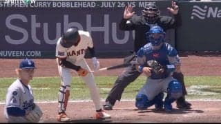 一体、何が起きた…！？ 韓国のイチローに“謎のハプニング”「どうした」「そらビビる」球場騒然の“衝撃シーン”が話題に「珍プレー行き」