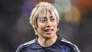 ｢かわいい｣｢初々しい｣日本代表MF伊東純也が古巣訪問＆若い頃の“秘蔵ショット”公開！｢変わってないな｣｢発掘してくれた甲府に感謝！｣の声