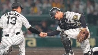 食事会場でも「見てる」　阪神の歴史的強さを支える捕手・坂本誠志郎が“最強投手陣”から愛される理由「坂本は配球の天才」